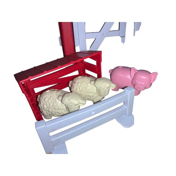 Green Toys Barn Farm Playset Lambs, Pig, Farmer - Picture 3 of 10